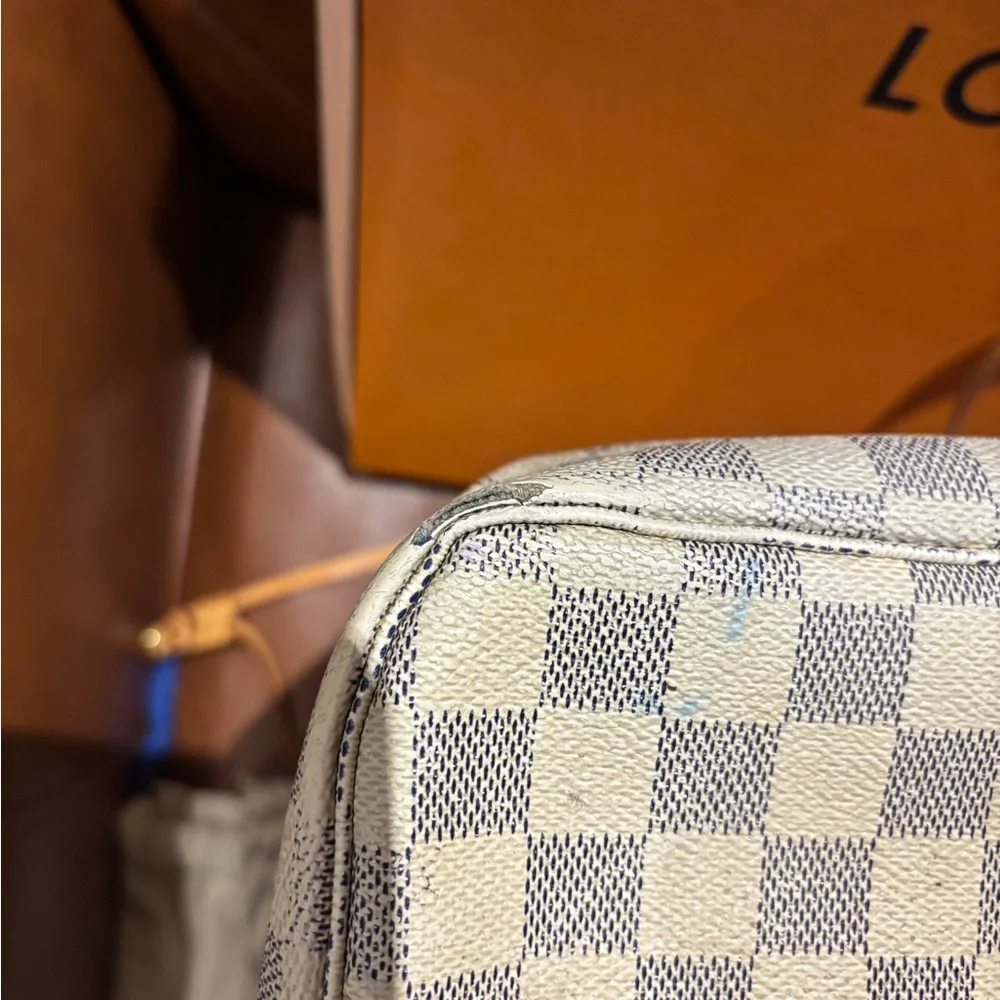 Louis Vuitton Damier Azur Canvas Tote in Ivory and Light Blue with Vachetta Trim - Picture 12 of 15